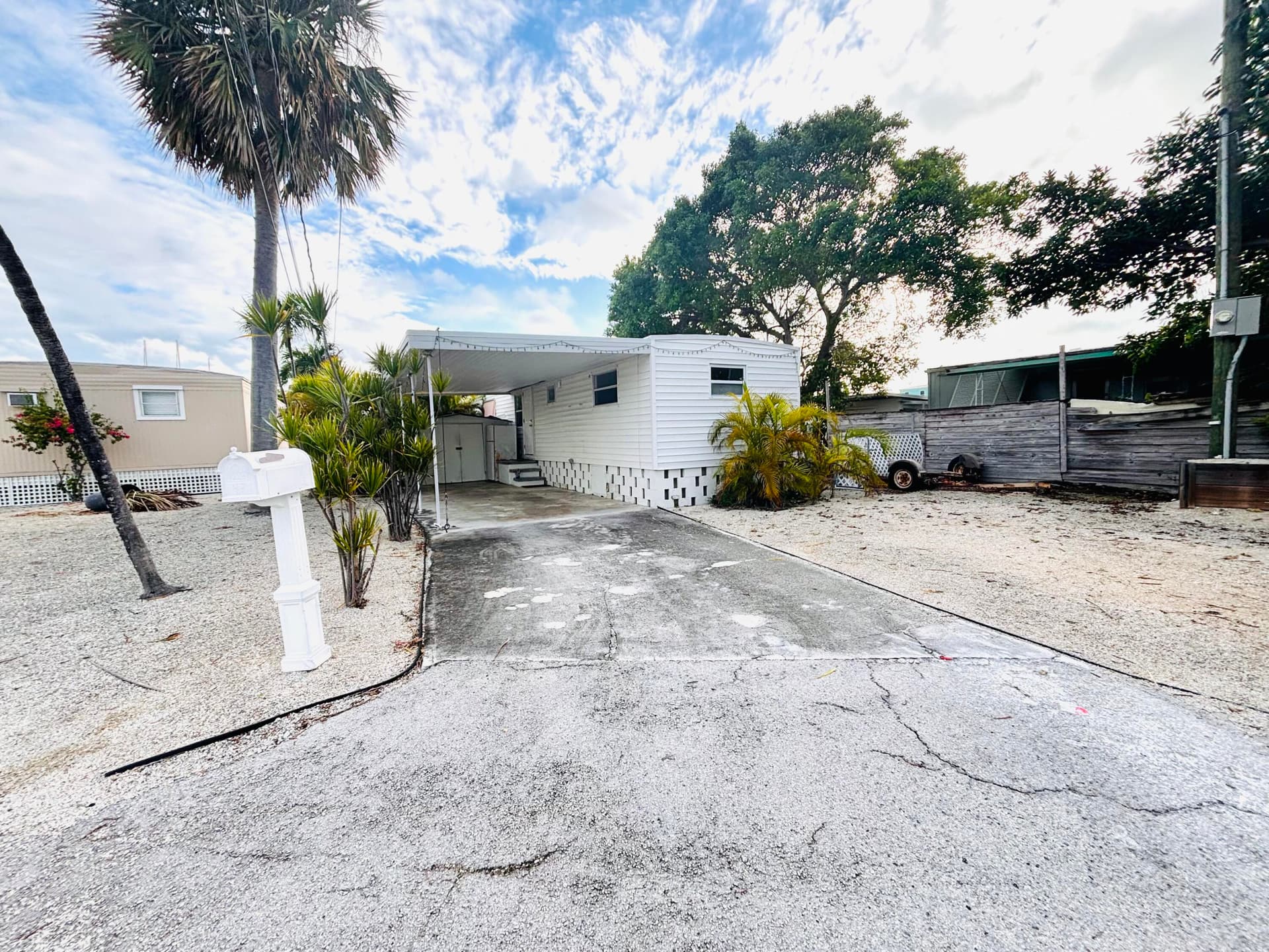 47 Boundary Lane photo 1