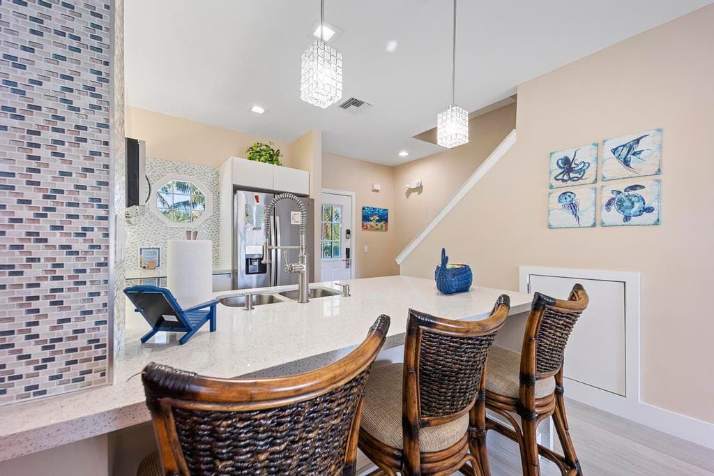 7031 Harbor Village Drive photo 2