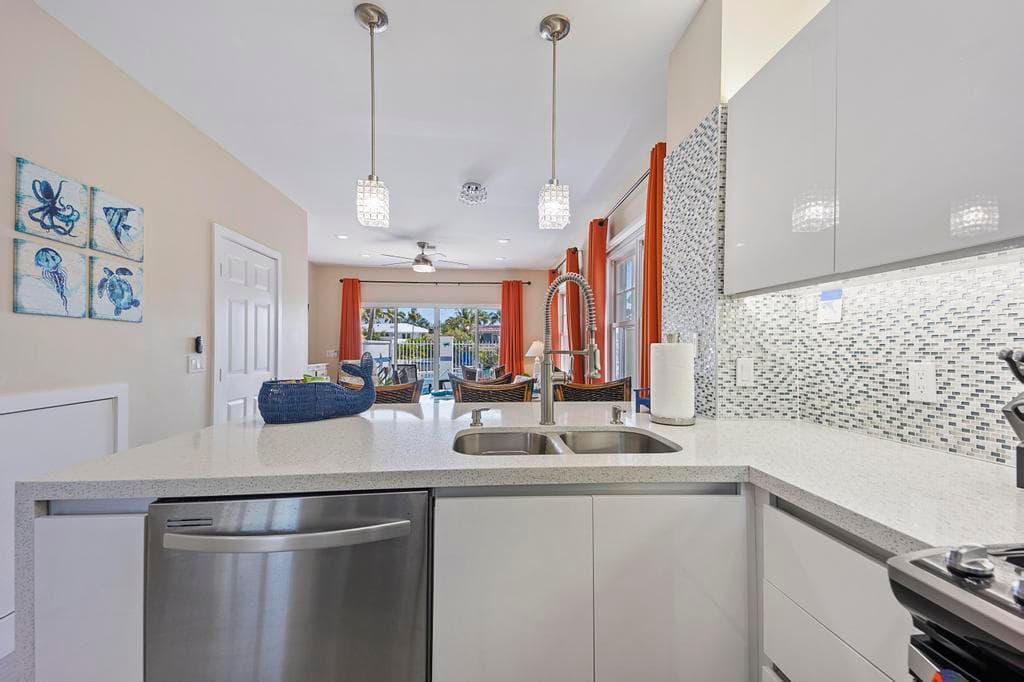 7031 Harbor Village Drive photo 10