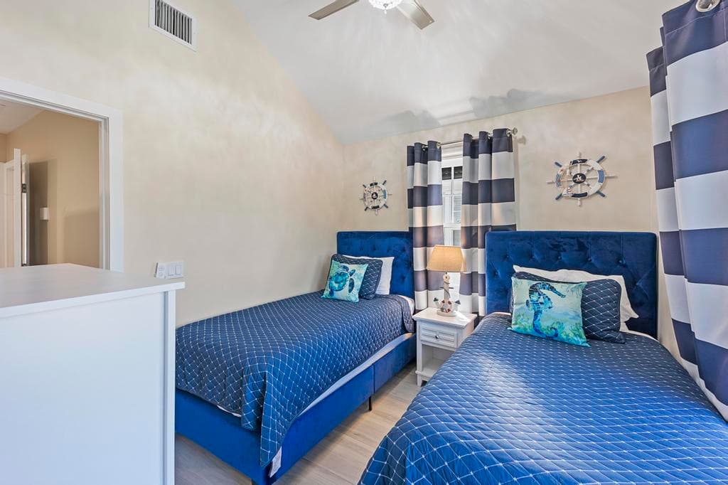 7031 Harbor Village Drive photo 21