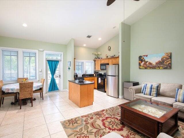 1445 S Roosevelt Boulevard 412 photo 5
