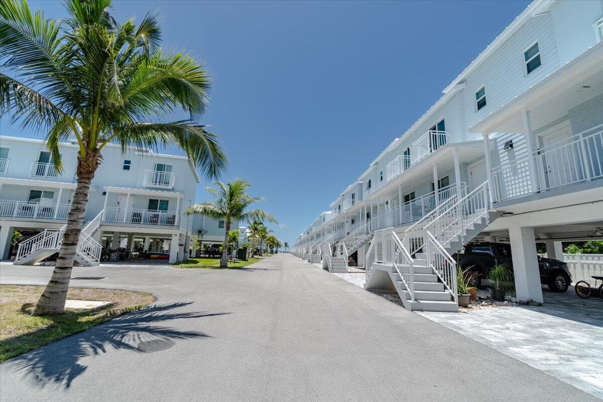 10877 Overseas Highway 94 photo 3