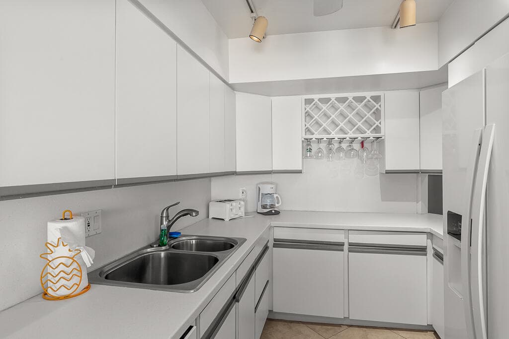 1133 W Ocean Drive 13 photo 12