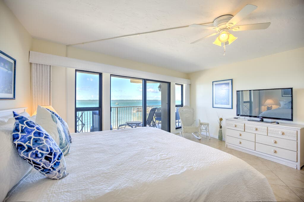 1133 W Ocean Drive 13 photo 21
