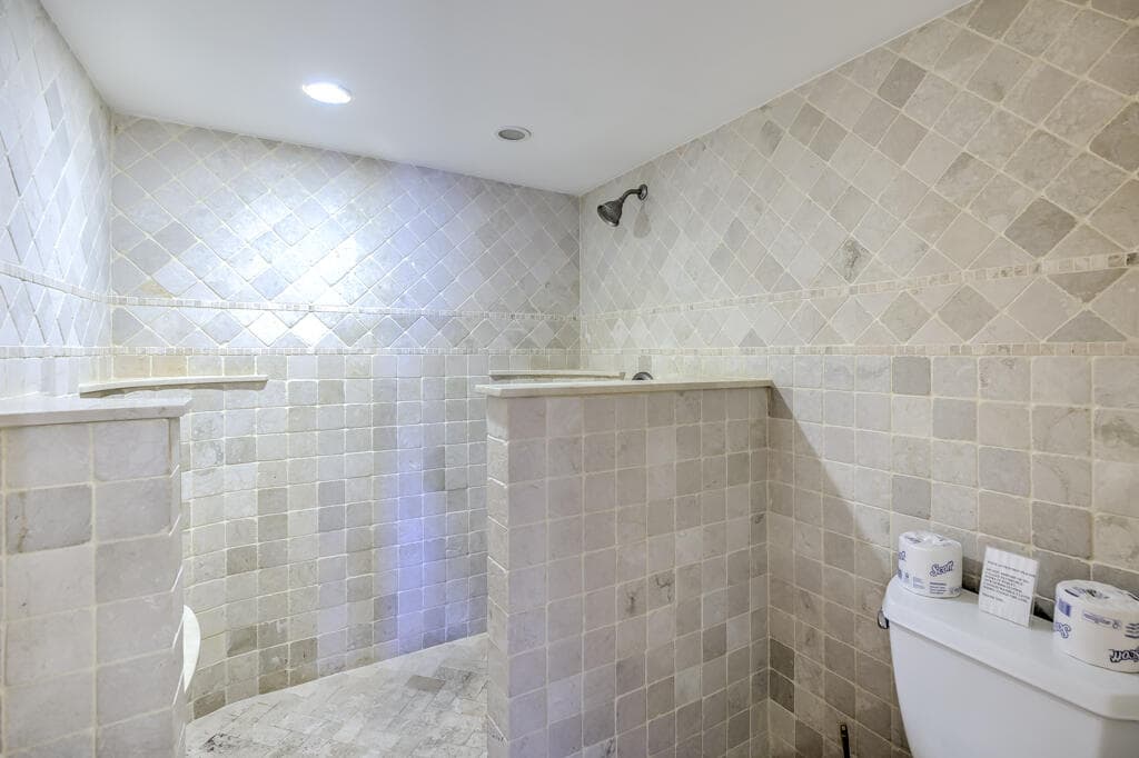 1133 W Ocean Drive 13 photo 24