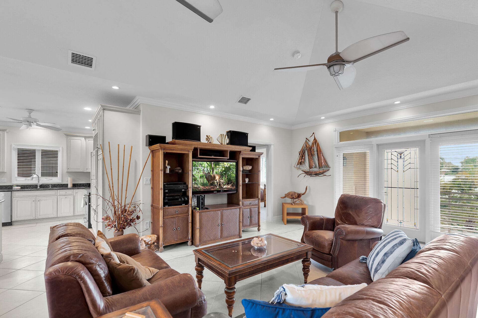 860 Lagoon Drive photo 8