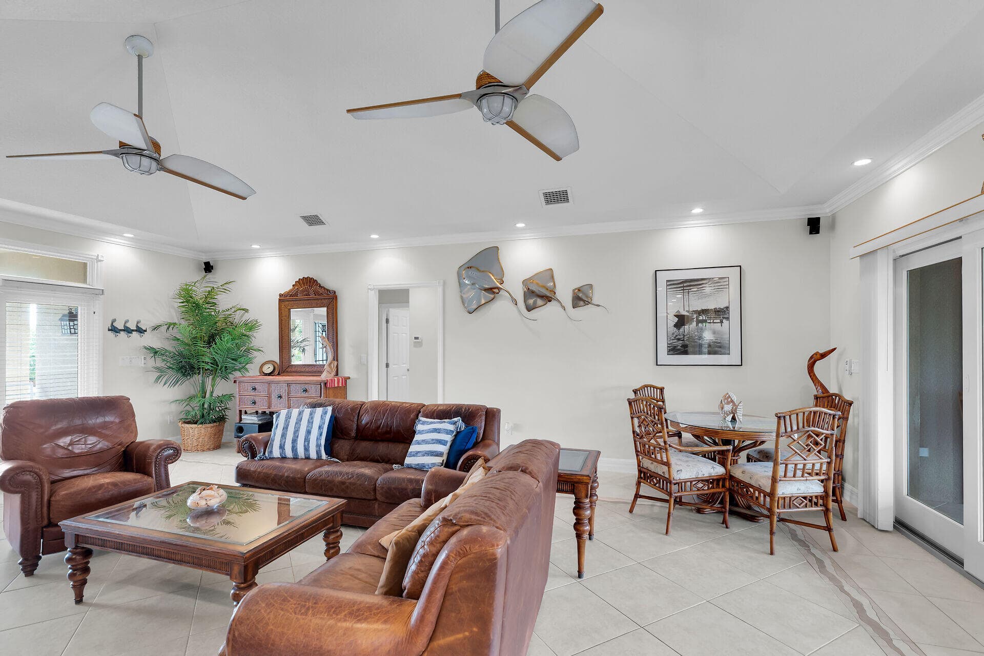 860 Lagoon Drive photo 11