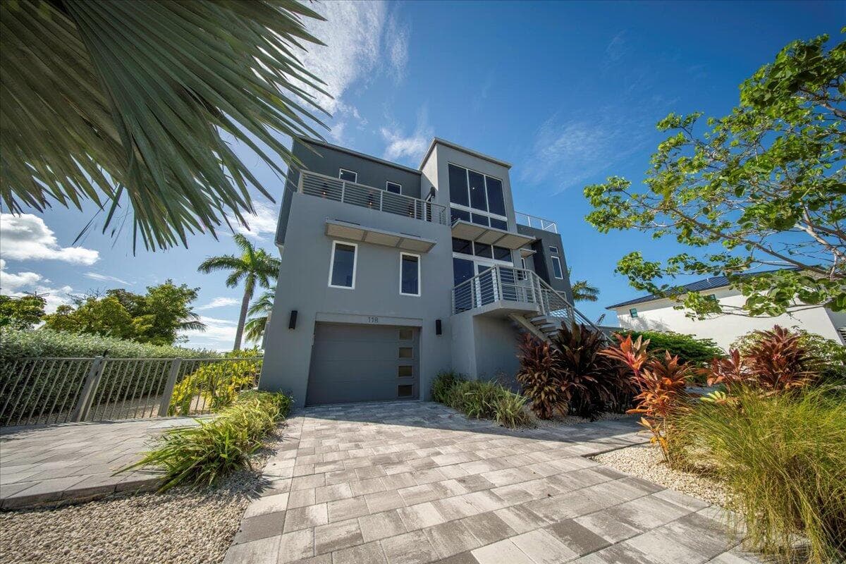 118 Avenue E photo 4