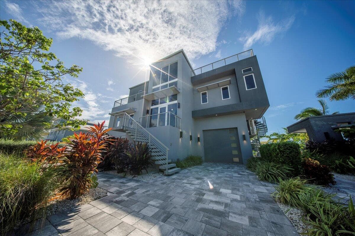 118 Avenue E photo 2