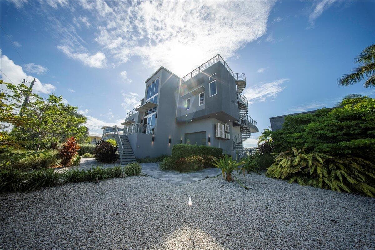 118 Avenue E photo 6