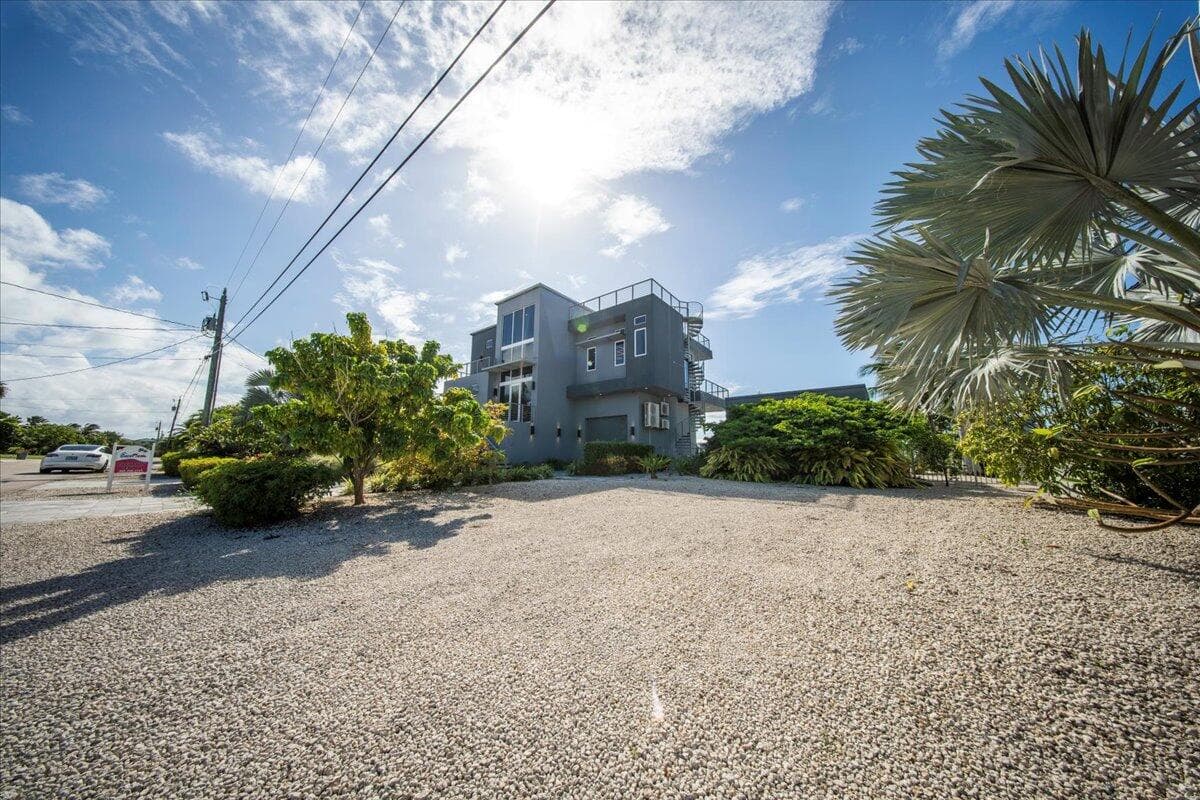 118 Avenue E photo 7