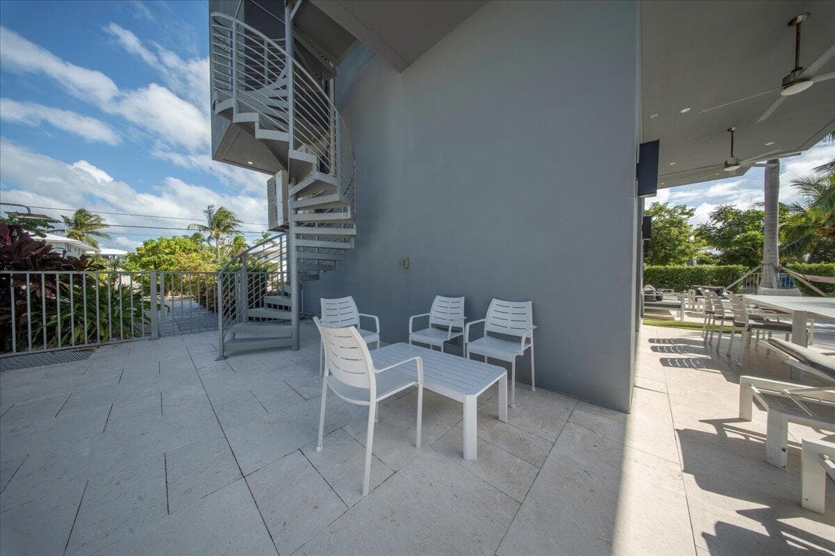 118 Avenue E photo 13