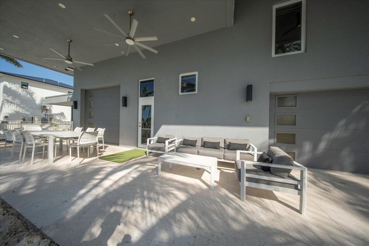 118 Avenue E photo 20