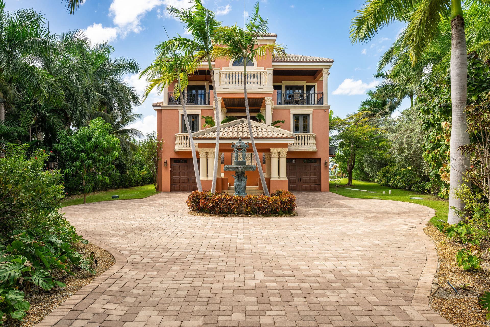 30 Cannon Royal Drive photo 2