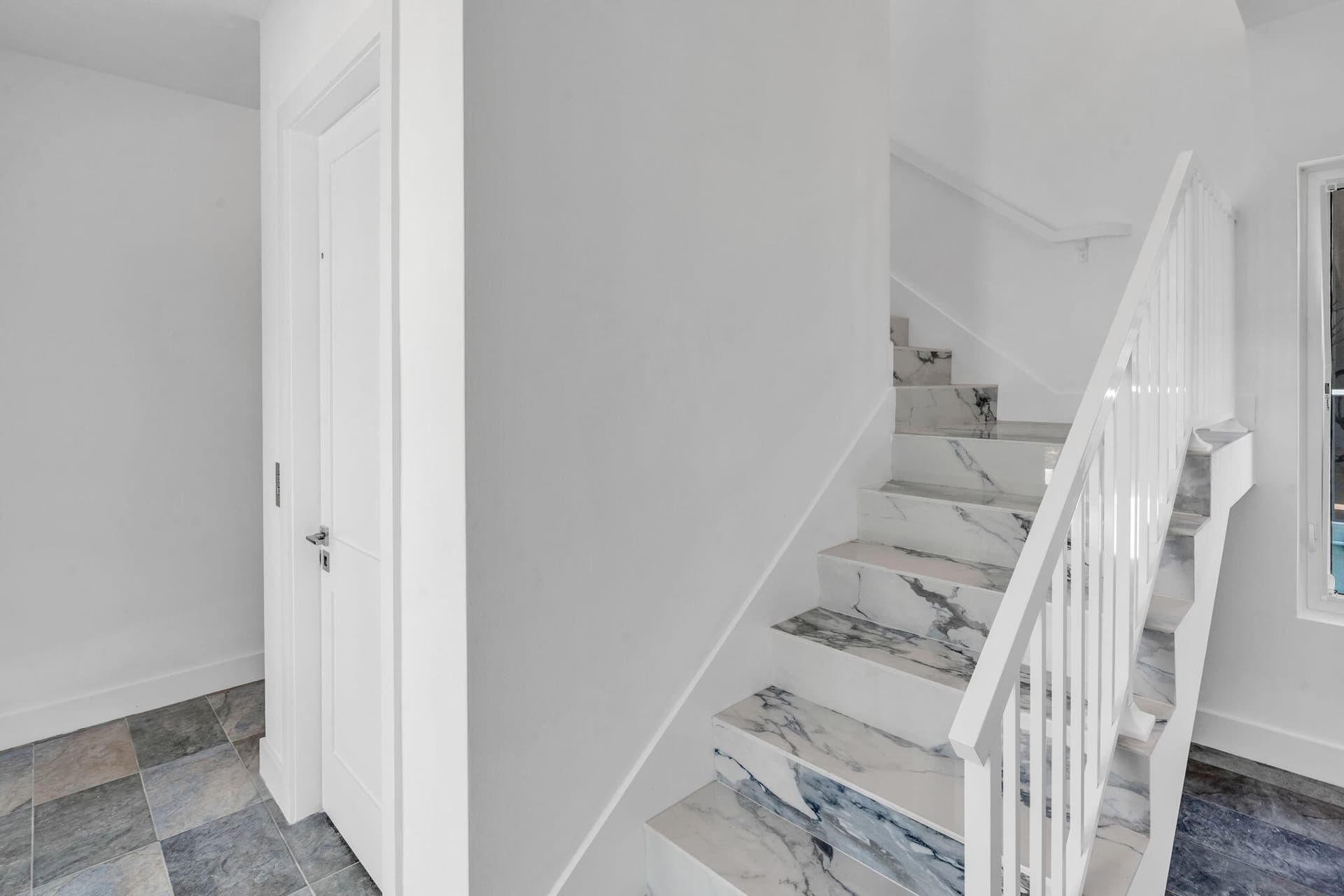 84 Coral Way photo 5