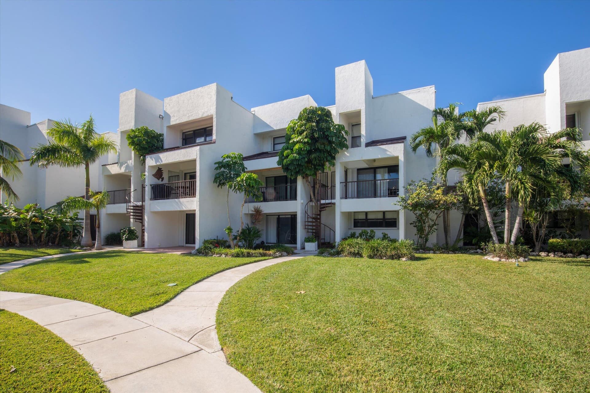 601 W OCEAN Drive 311D photo 2