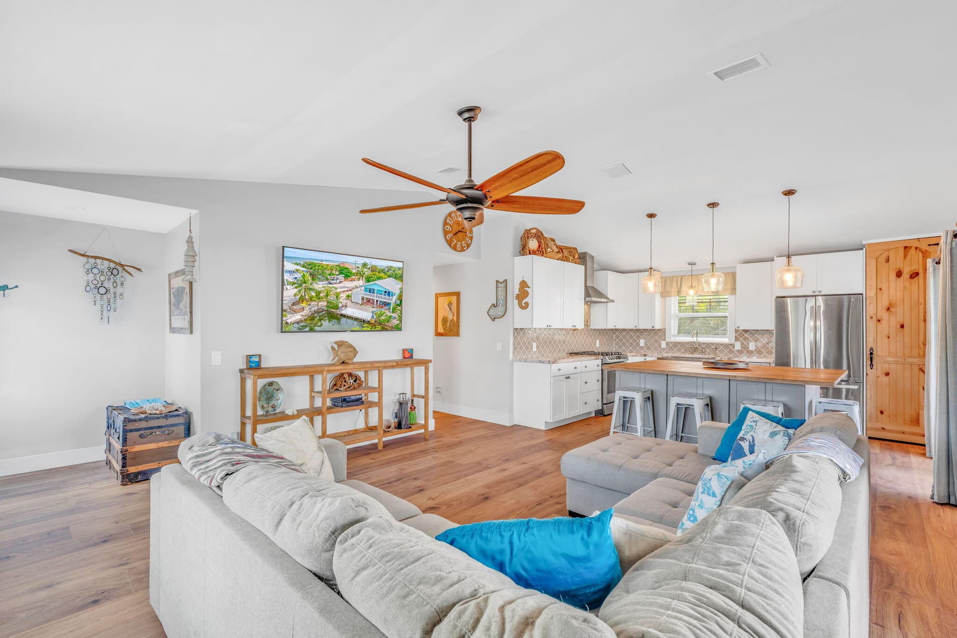 420 W Indies Drive photo 5