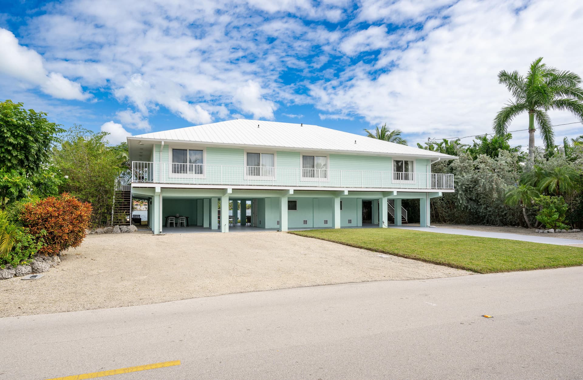 205 S Point Drive photo 2