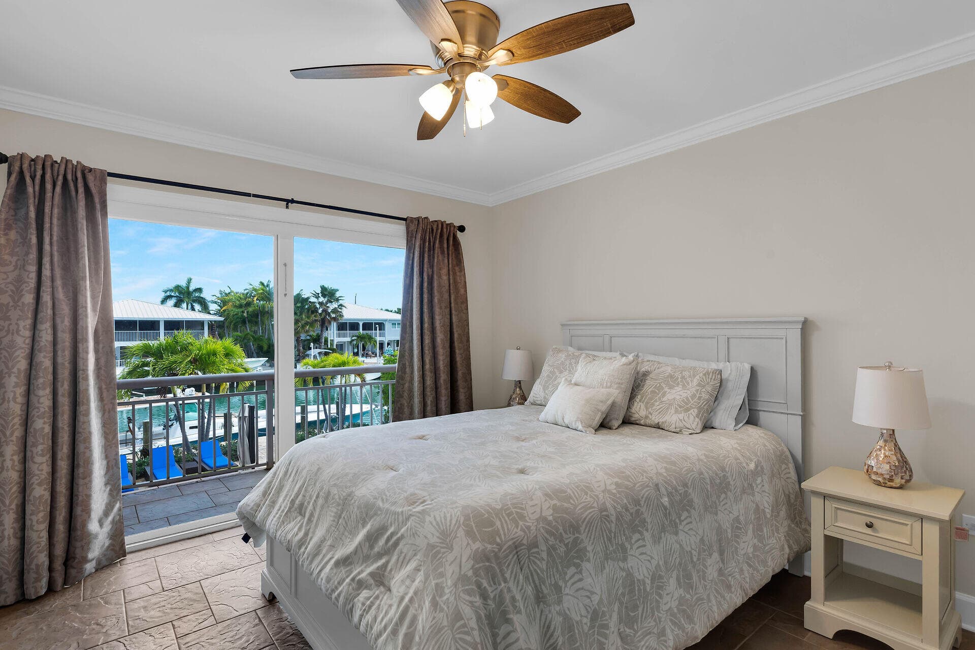 272 W Seaview Drive photo 15