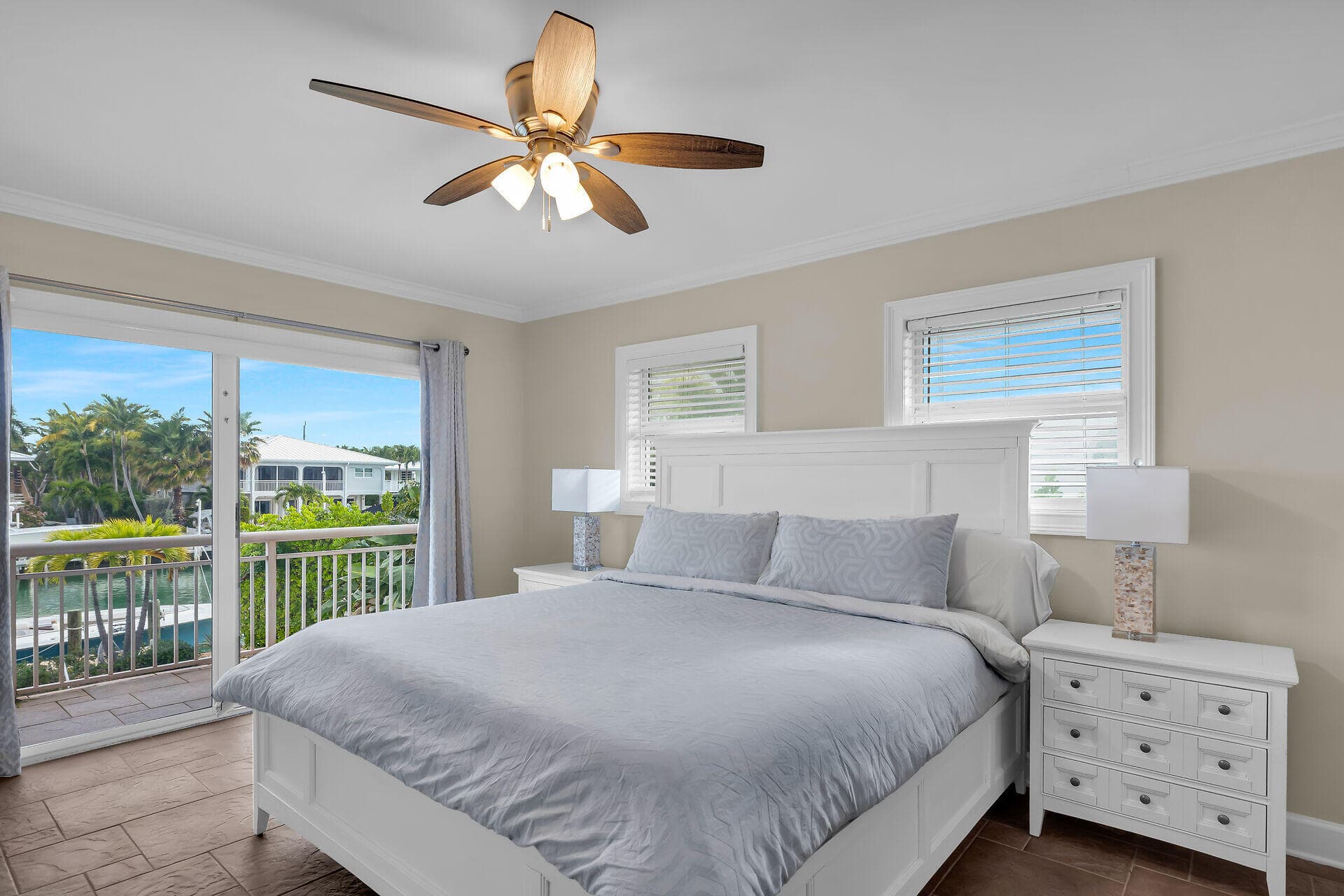 272 W Seaview Drive photo 11