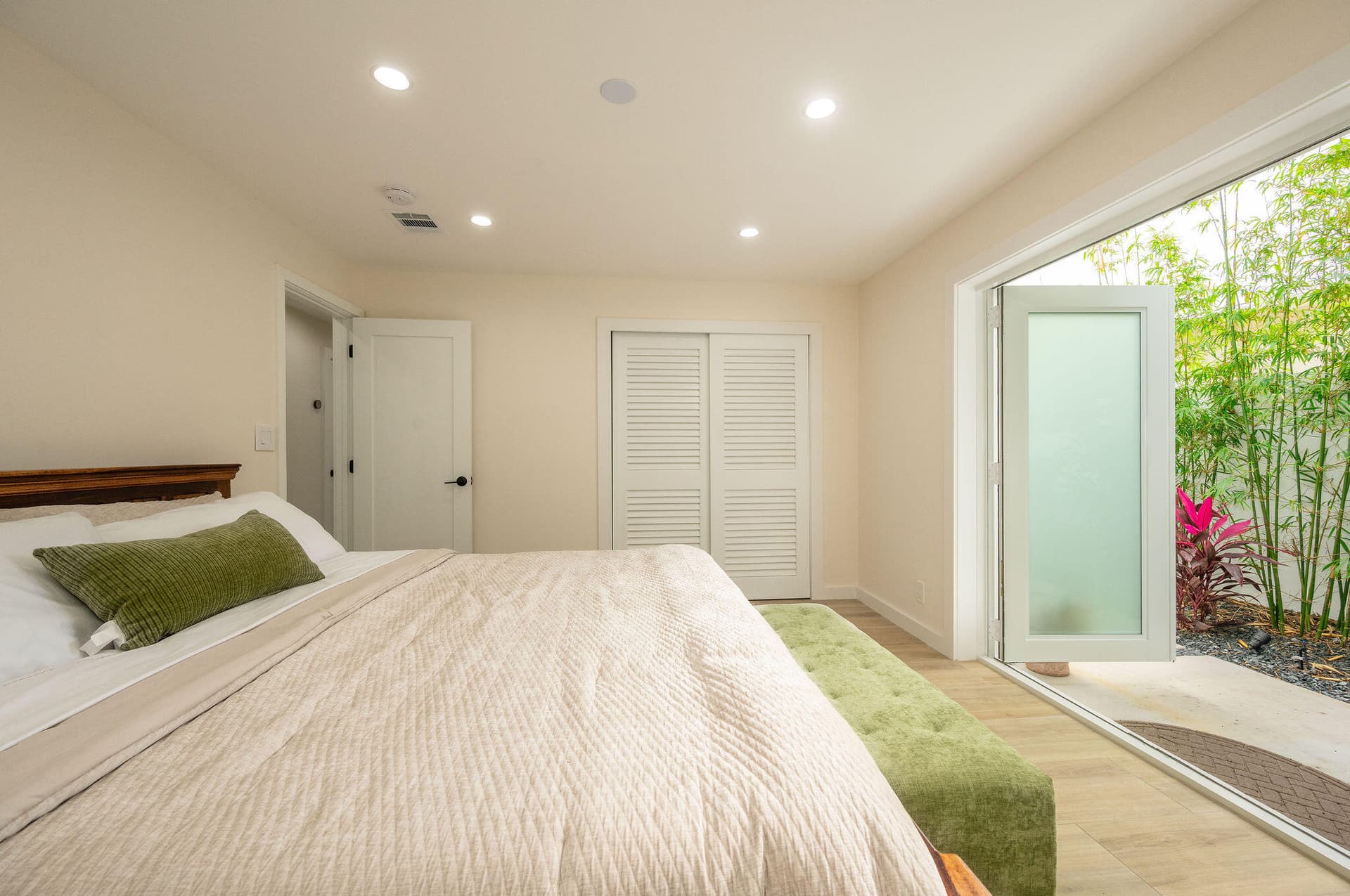1724 Bahama Drive photo 3
