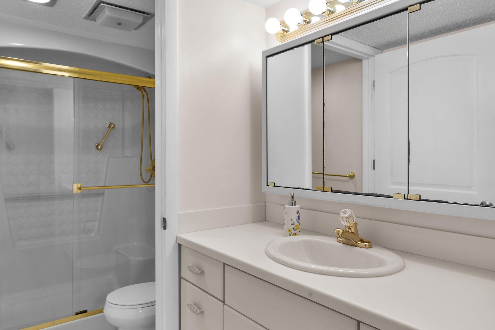 1001 W Ocean Drive 2-201 photo 19