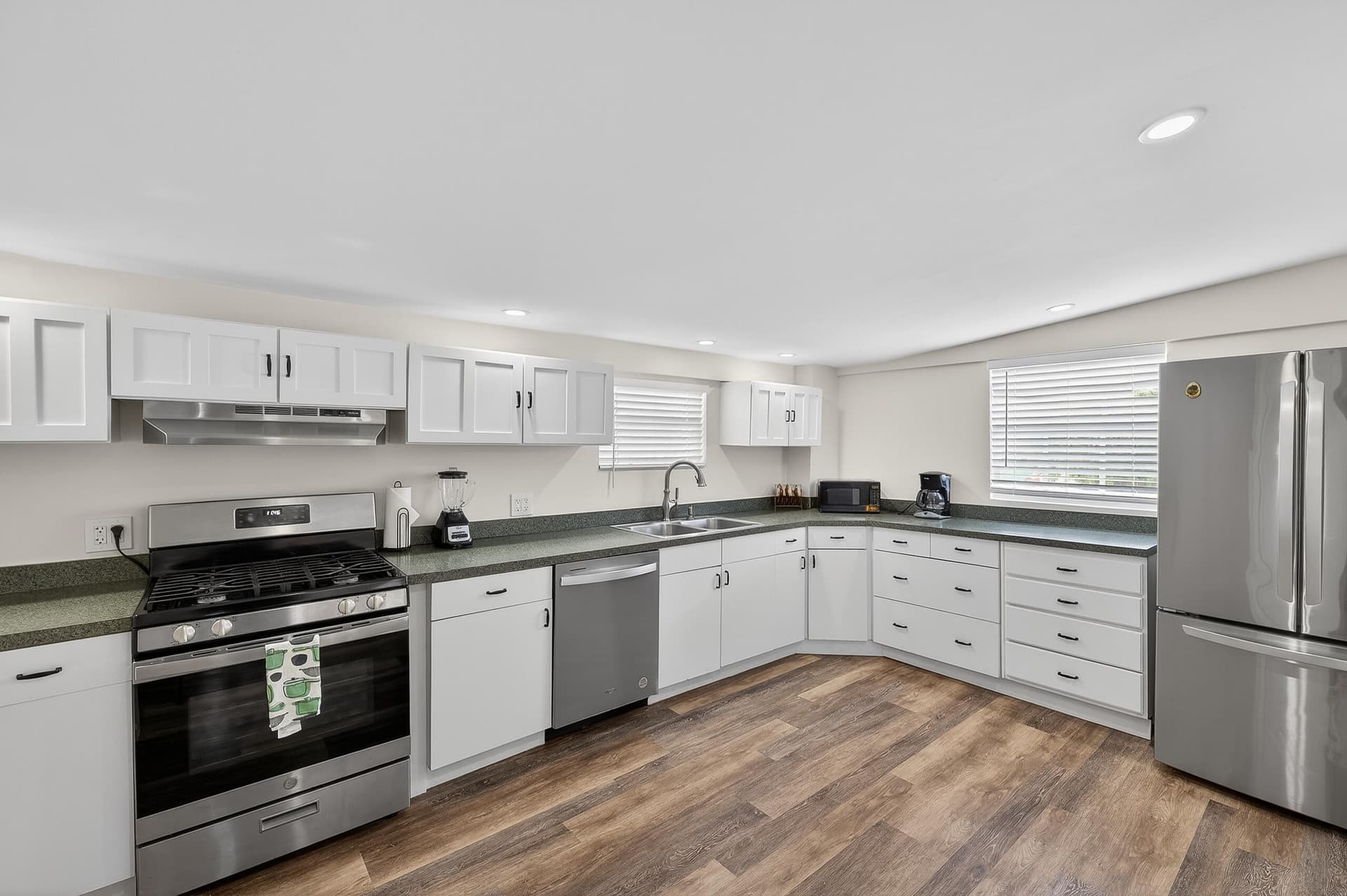 27 Riviera Drive photo 4
