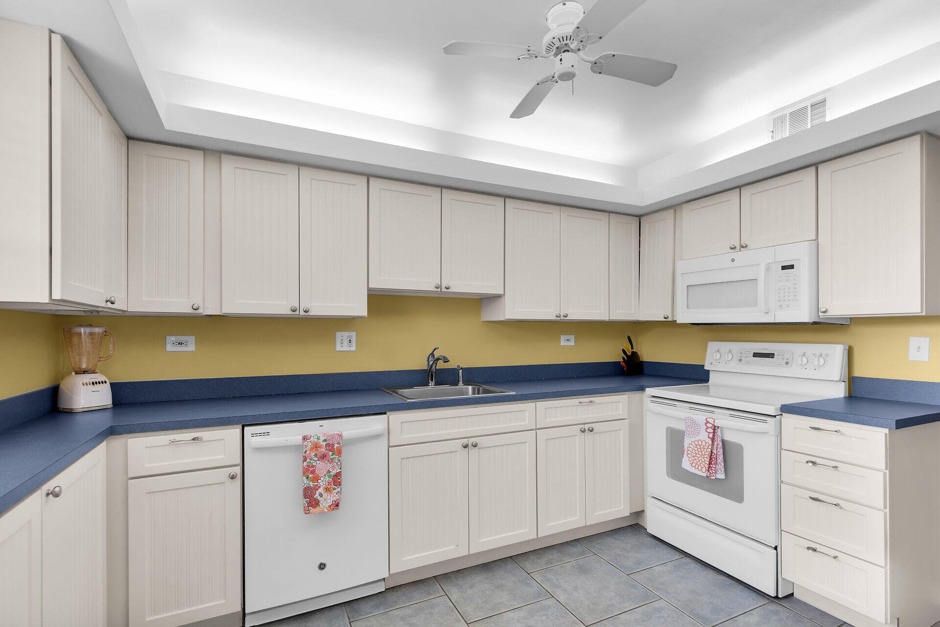 601 W Ocean Drive 410 photo 18