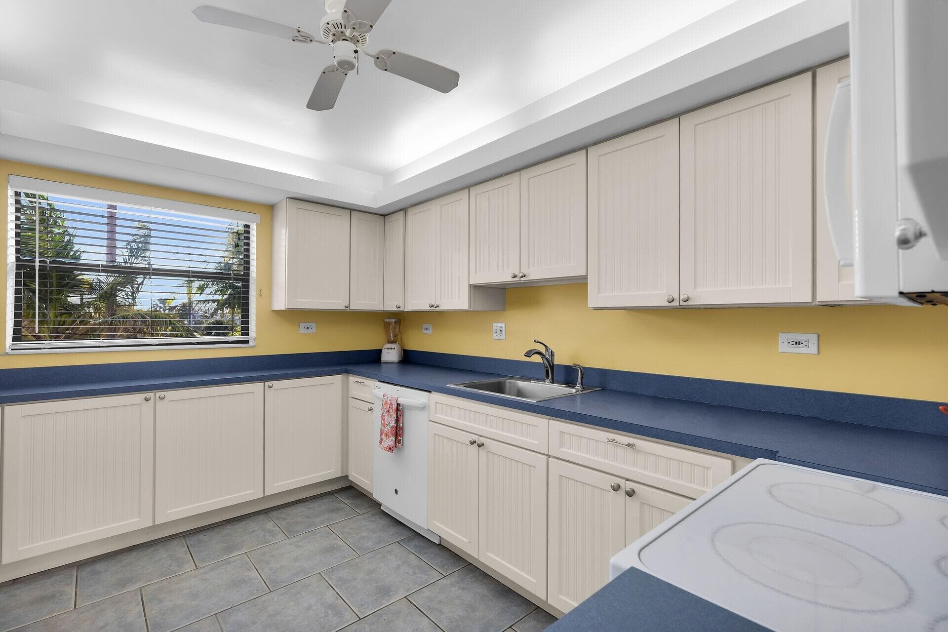 601 W Ocean Drive 410 photo 19
