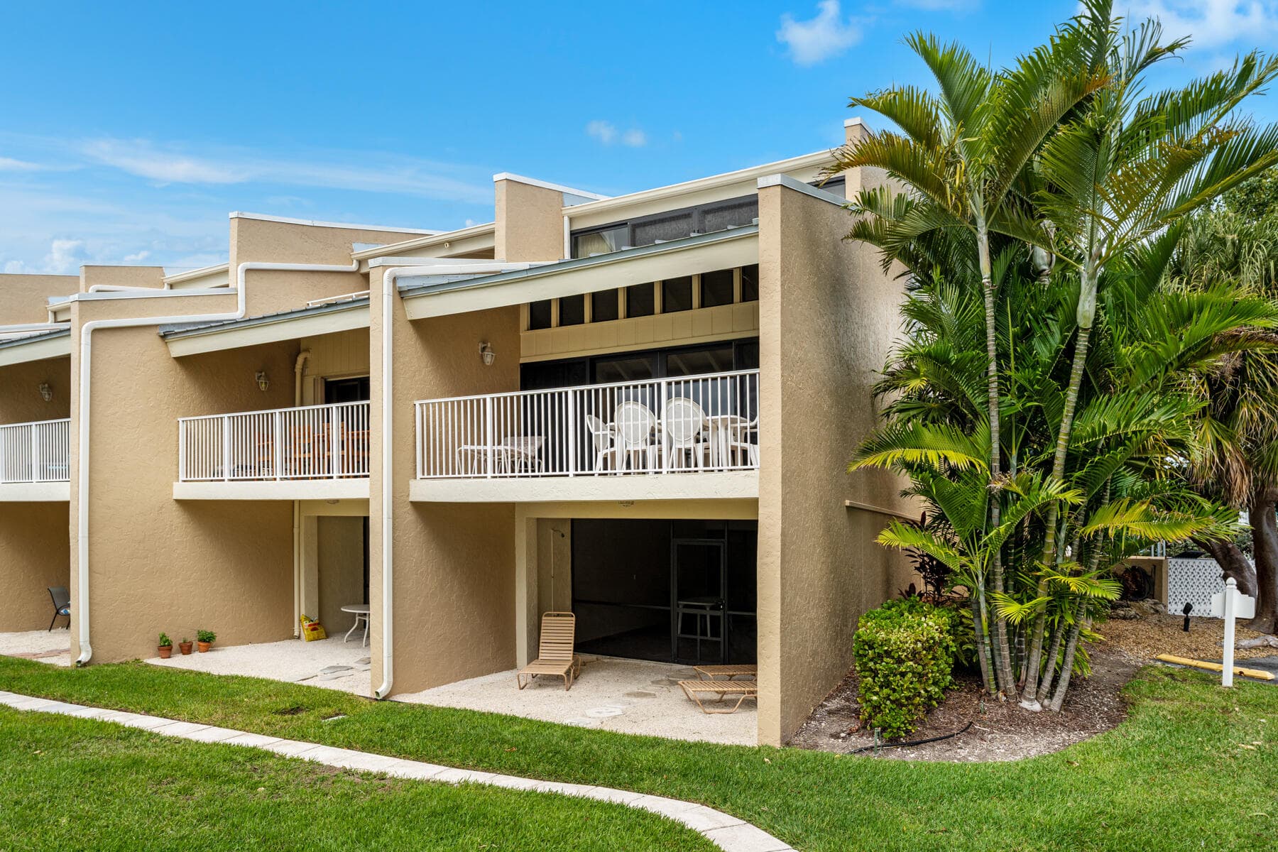 1133 W Ocean Drive 10 photo 2