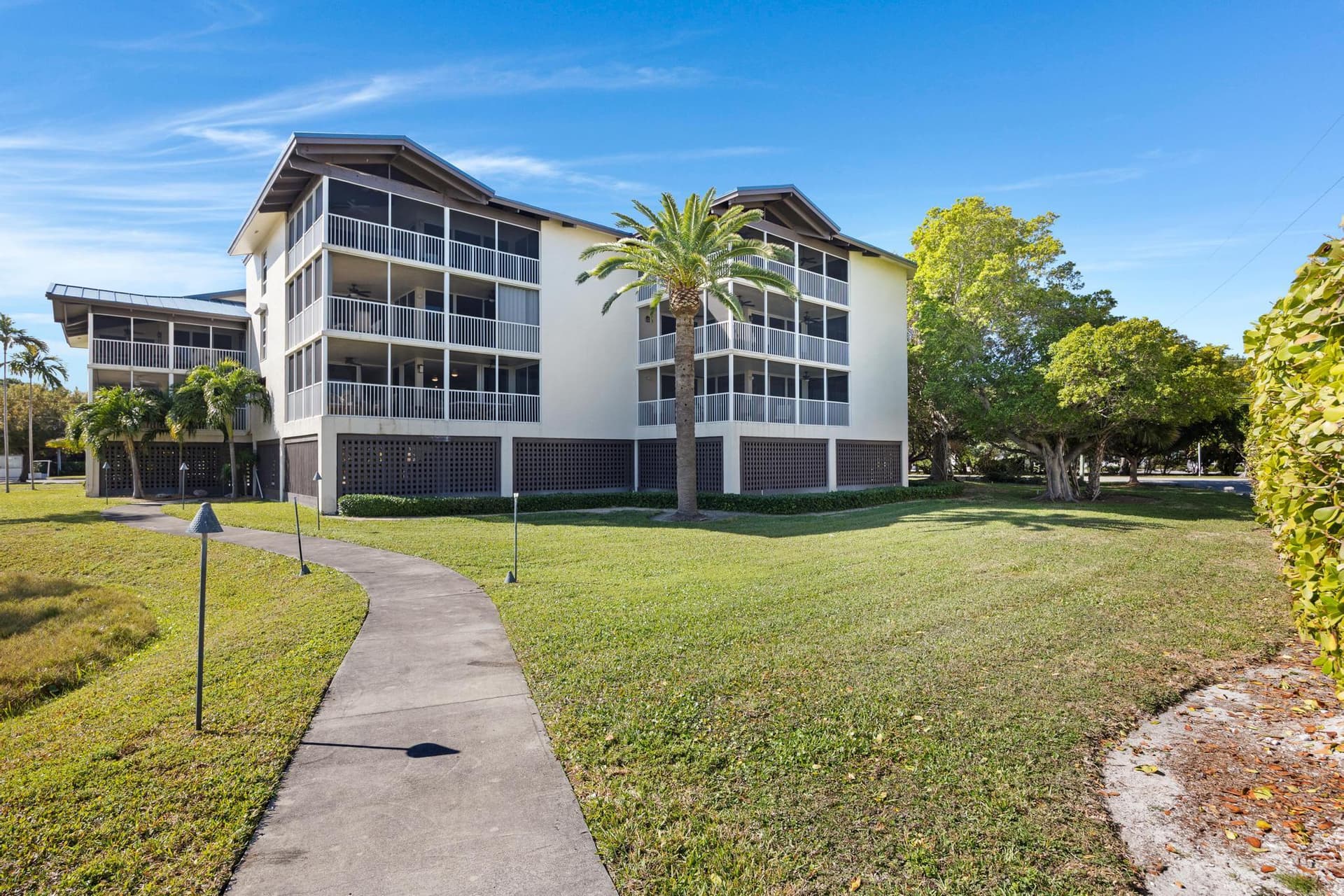 8204 Marina Villas Drive photo 2