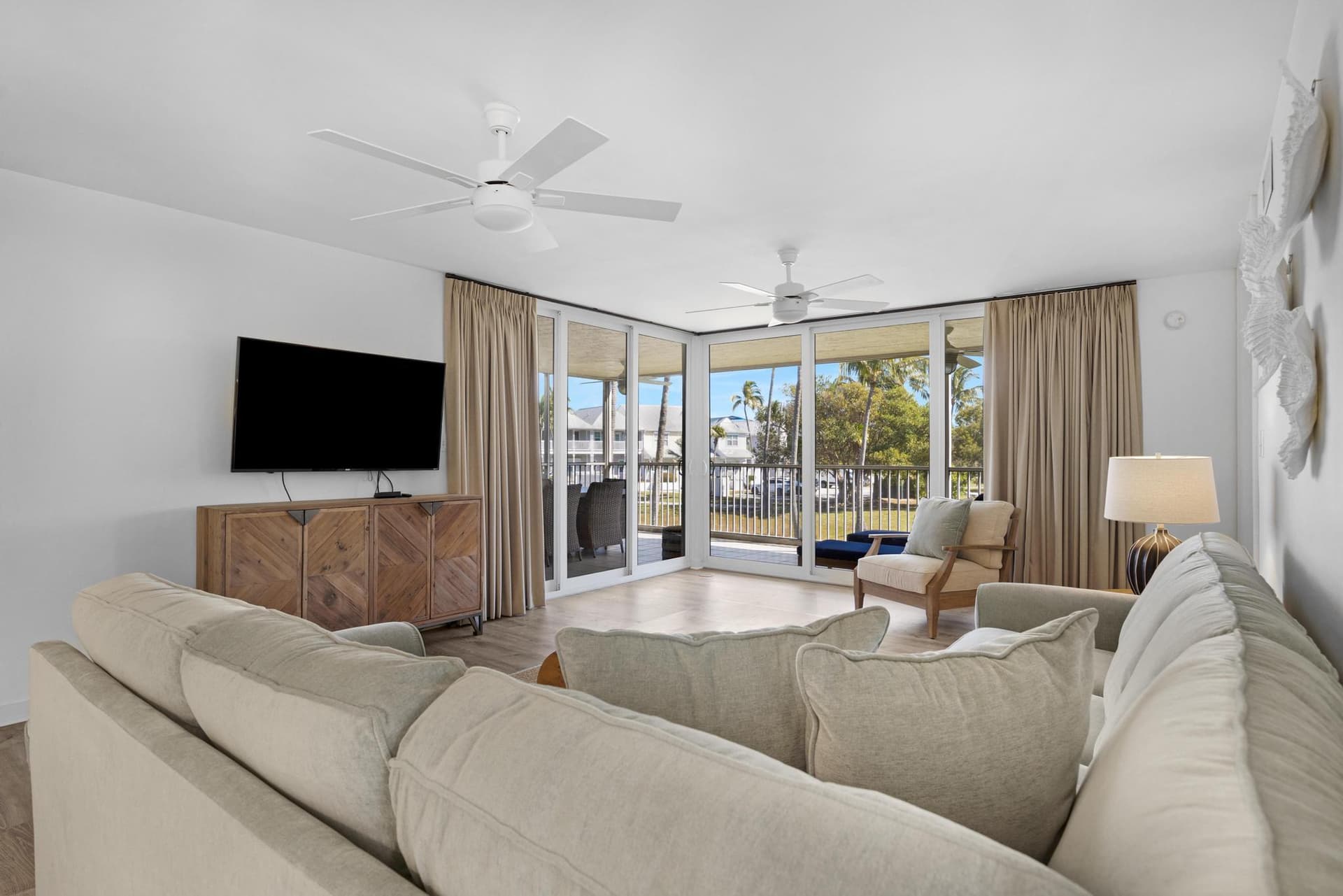 8204 Marina Villas Drive photo 11