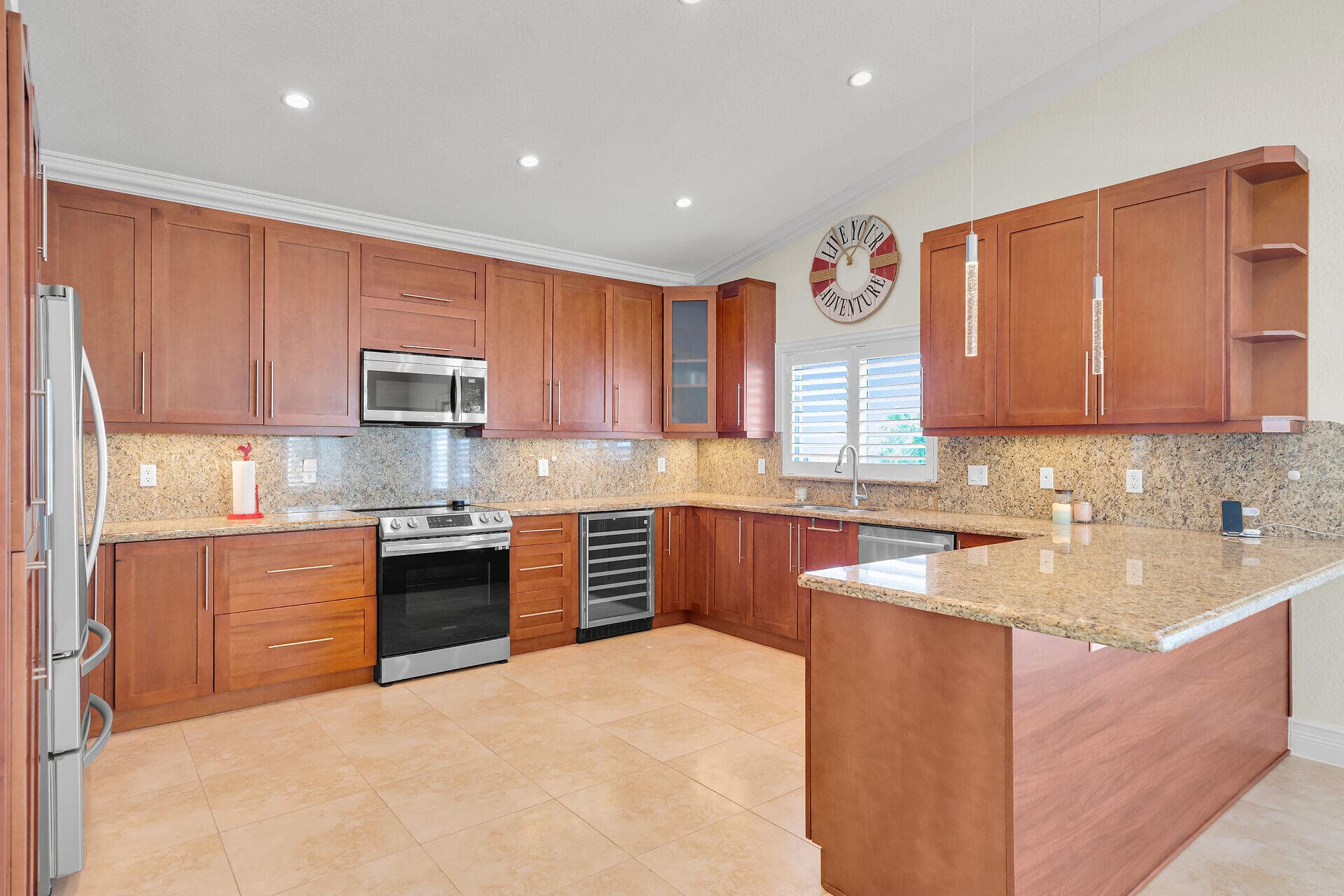 226 Normandy Dr photo 3