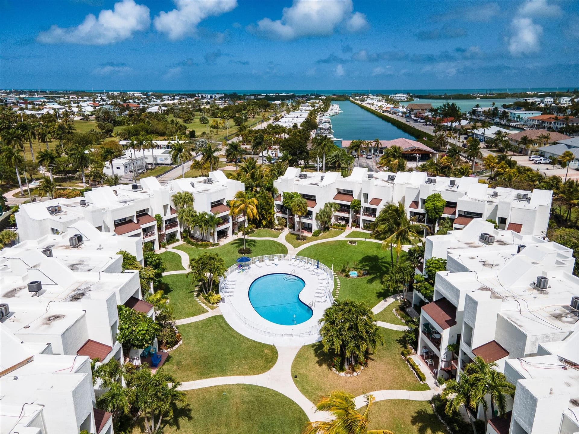 601 W Ocean Drive 105D photo 1