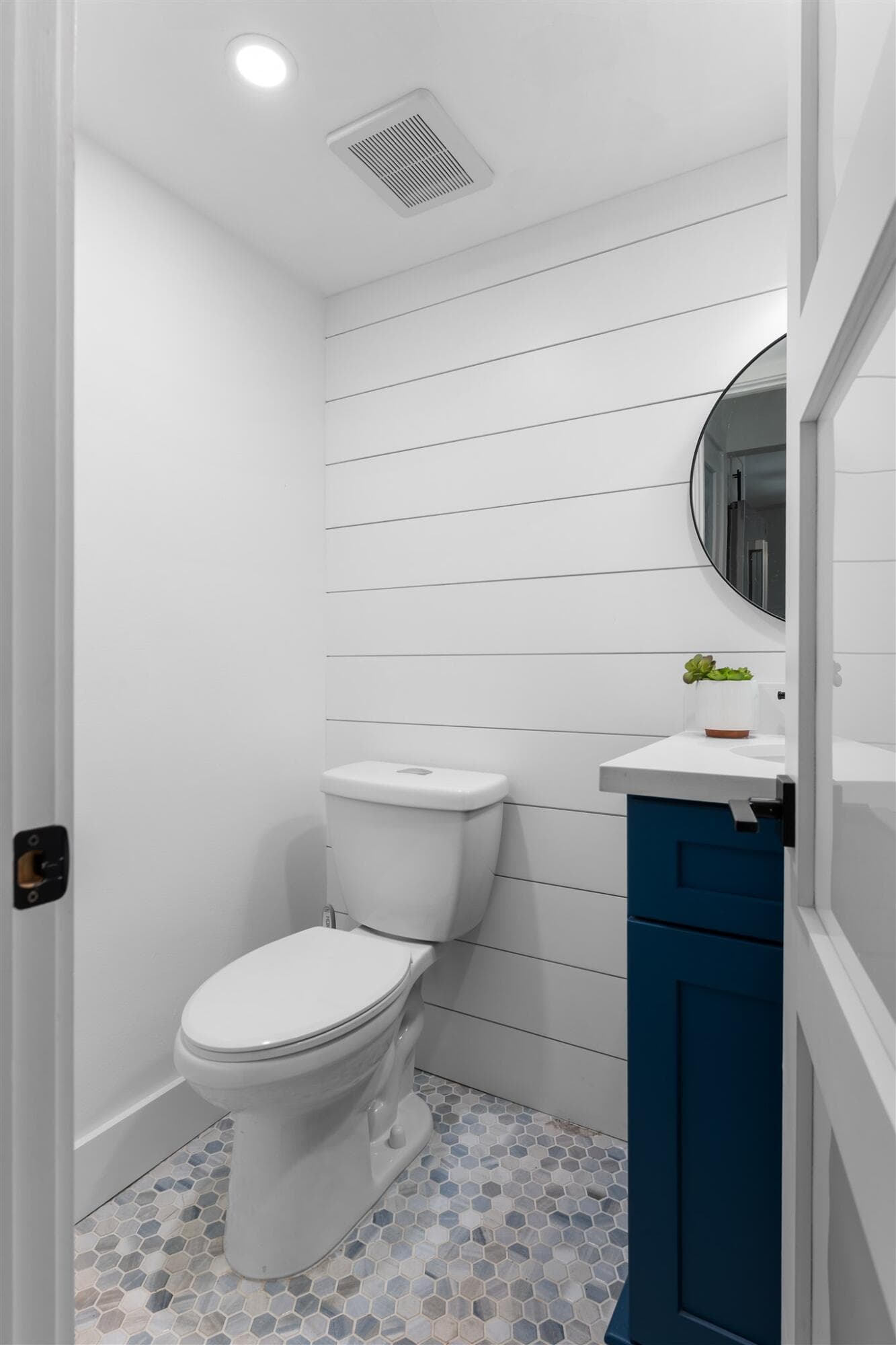 601 W Ocean Drive 105D photo 17