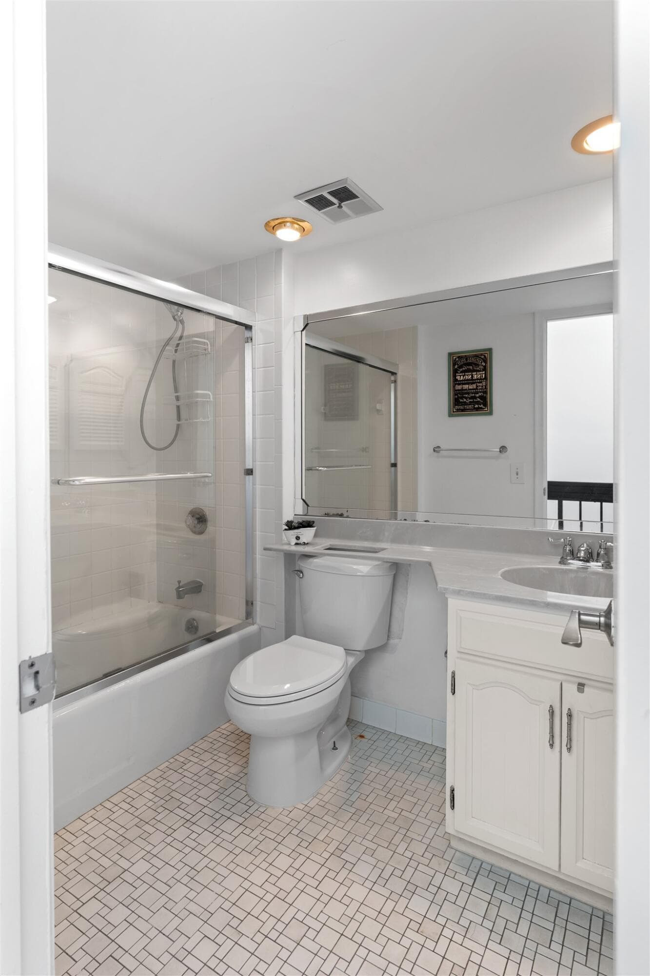 601 W Ocean Drive 105D photo 24