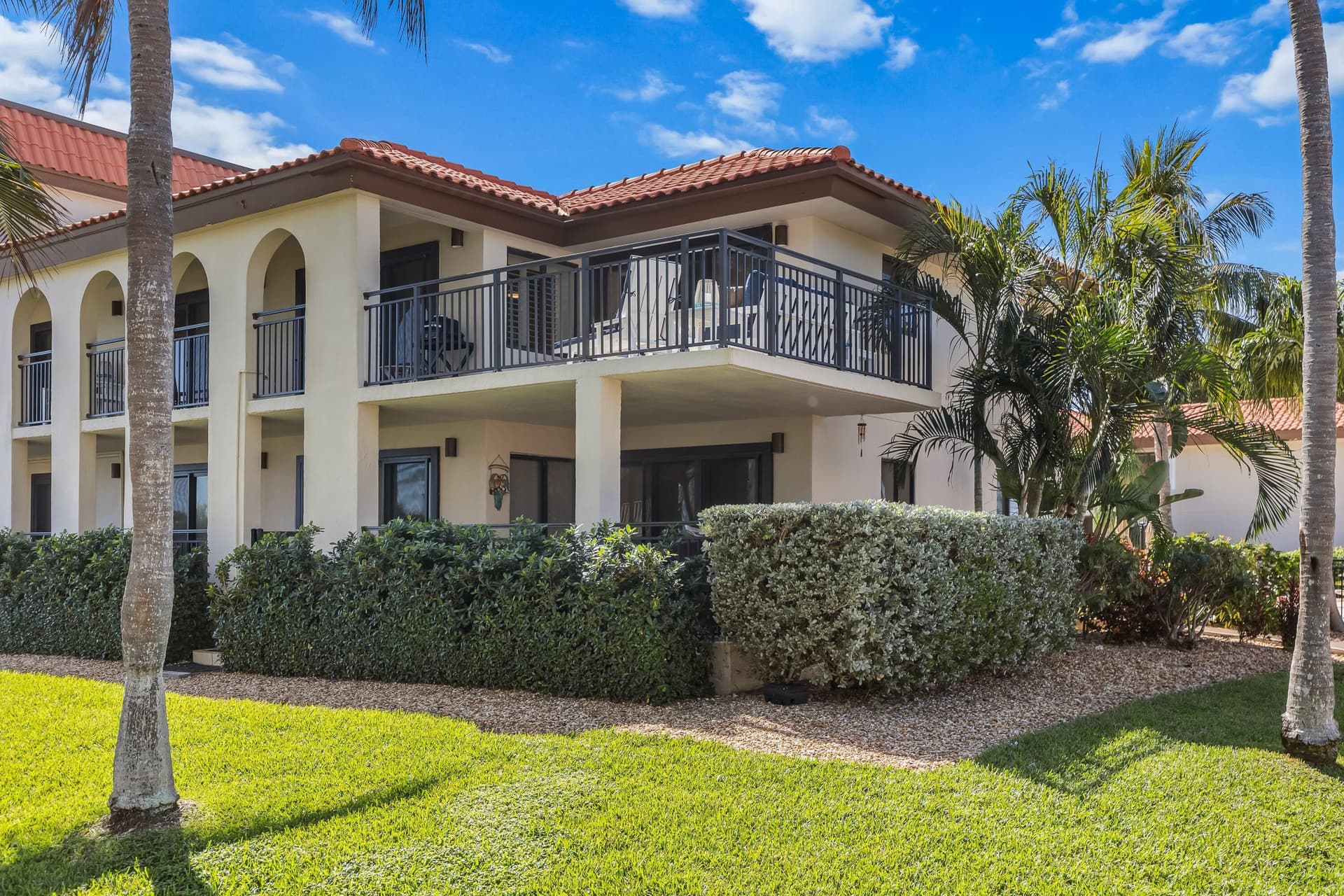 1001 W Ocean Drive 1-201 photo 2