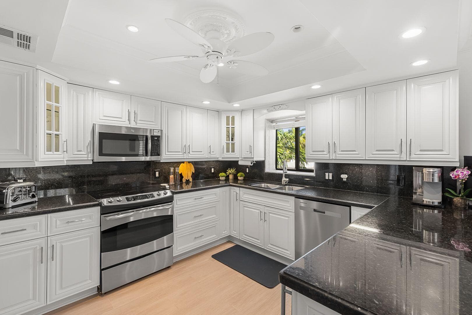 1001 W Ocean Drive 1-201 photo 7