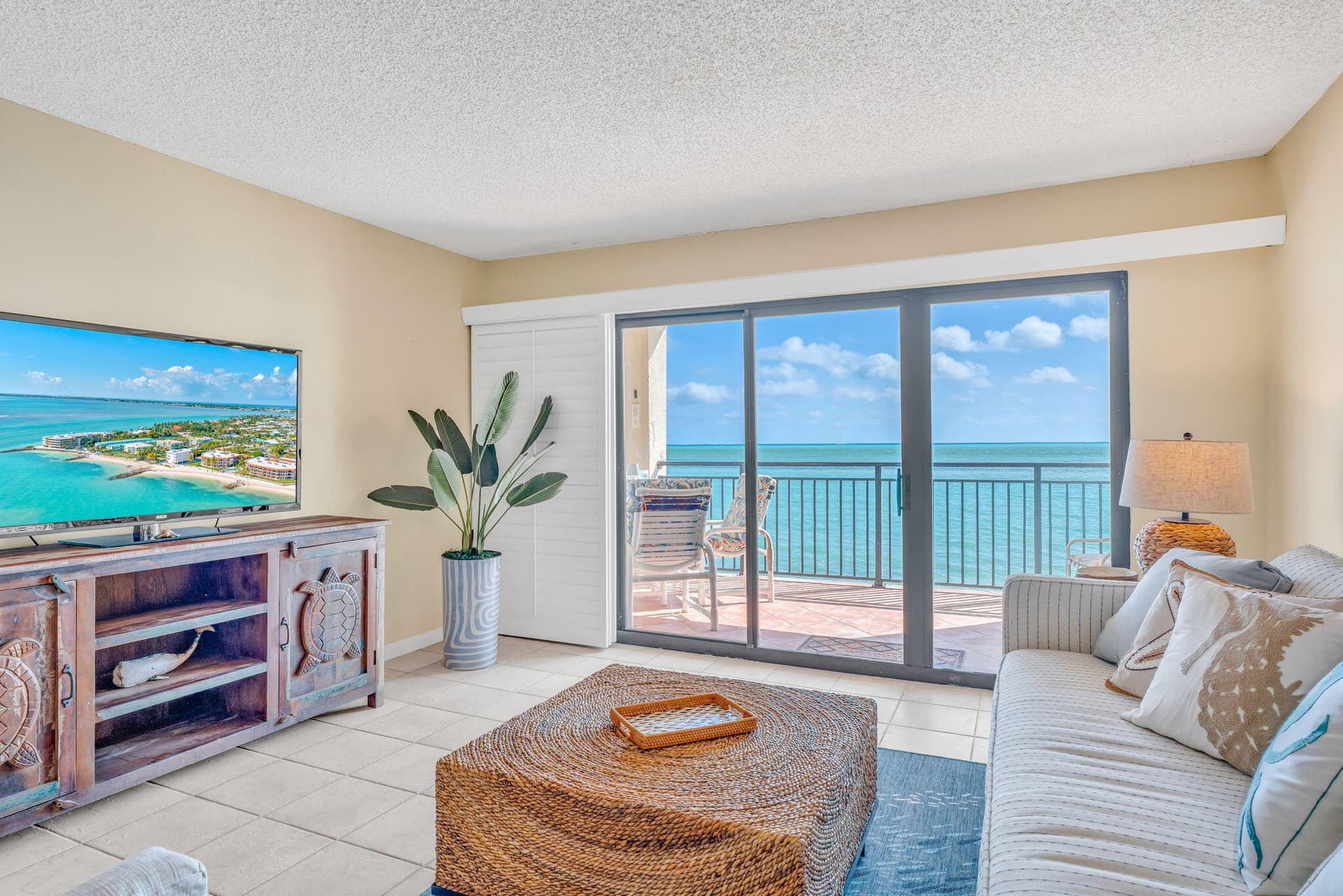 1001 W Ocean Drive 1-204 photo 1