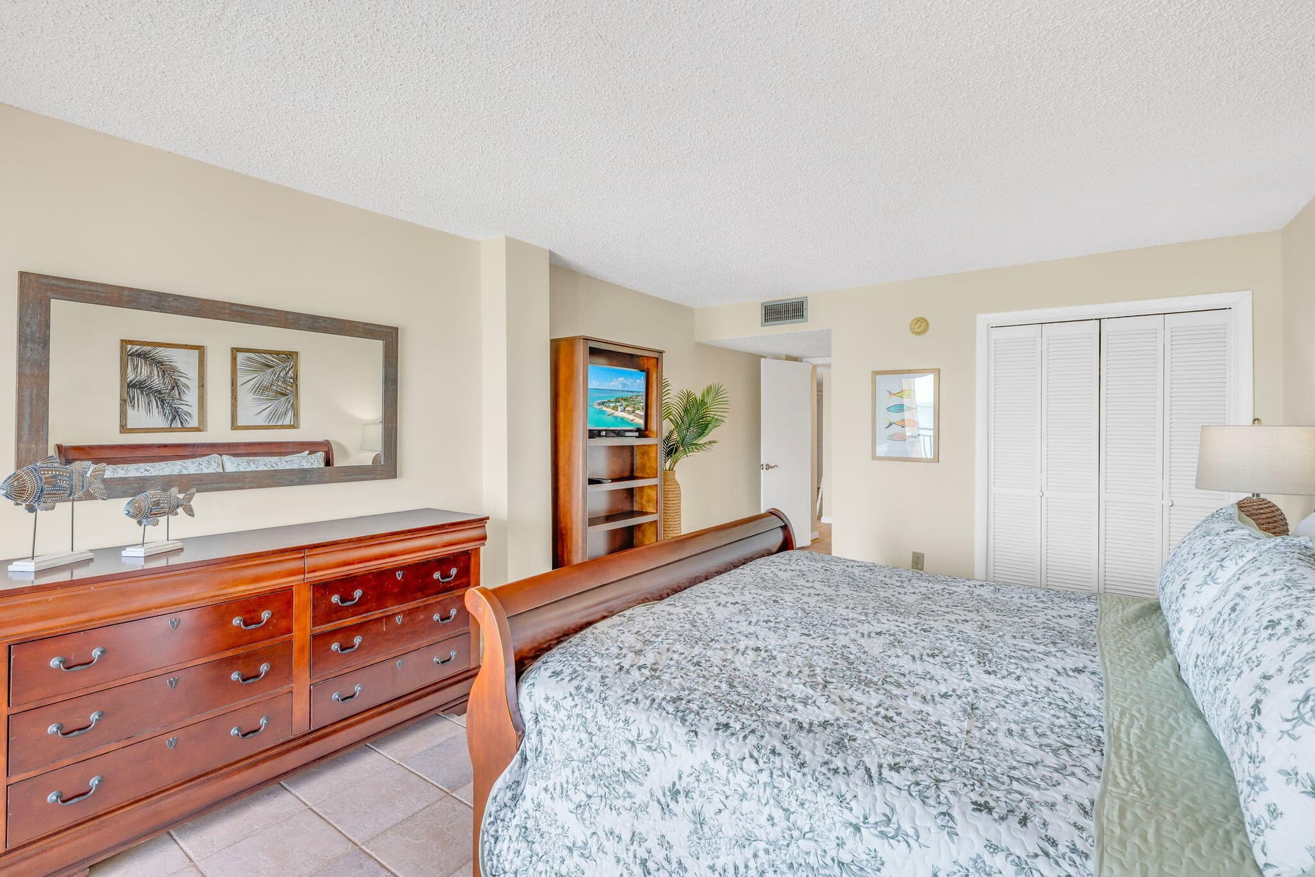 1001 W Ocean Drive 1-204 photo 20