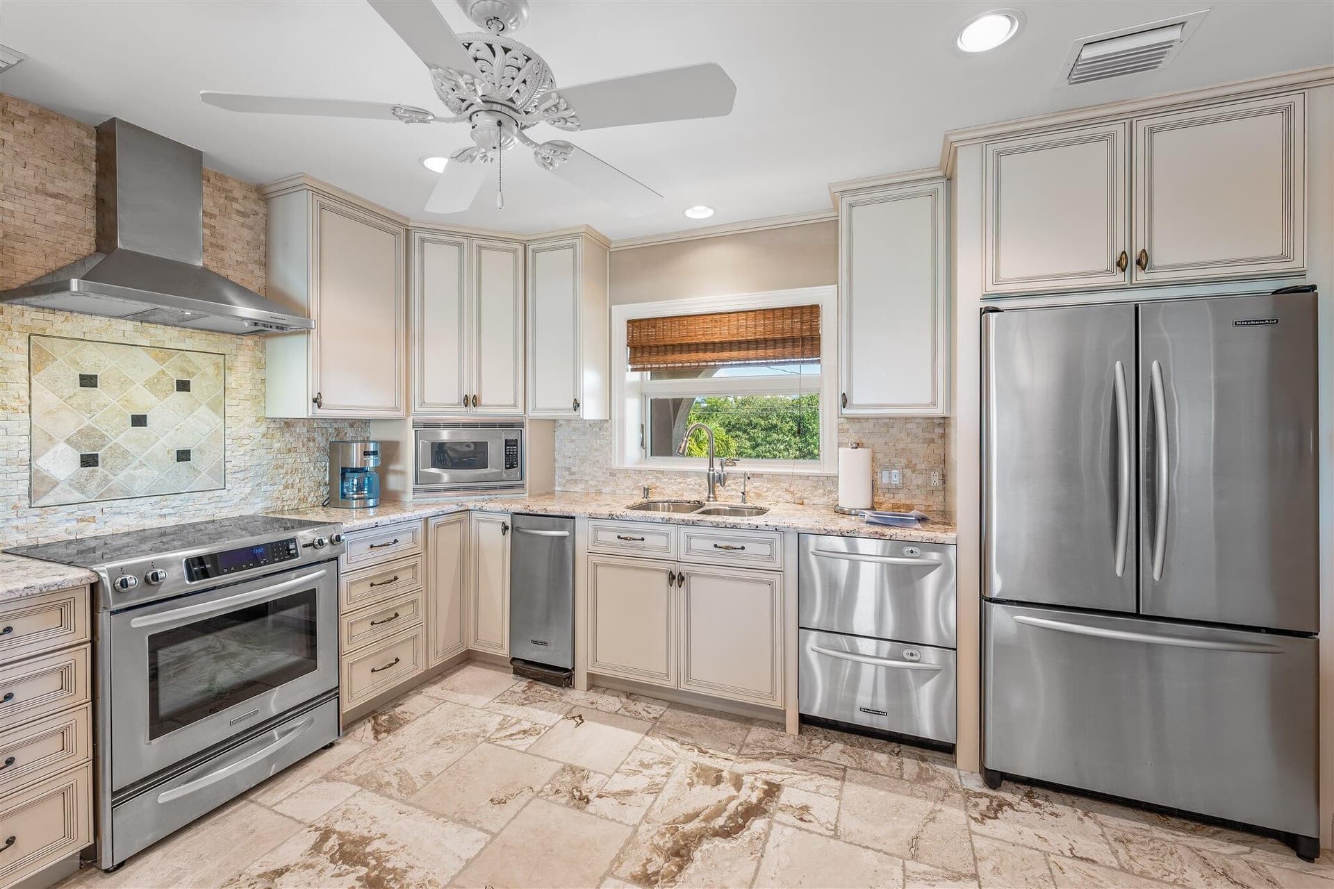 250 W Seaview Circle photo 7