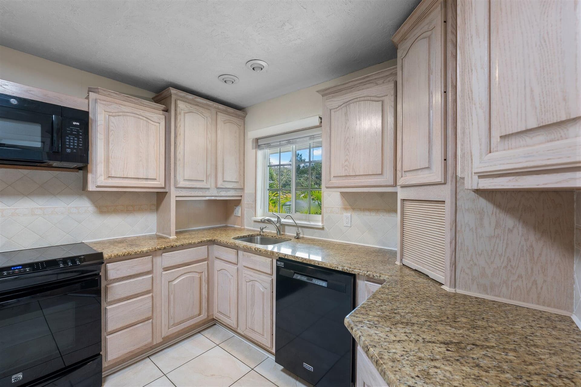 11295 3rd Avenue Gulf photo 20