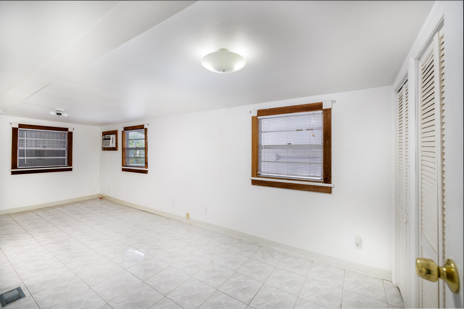 104 Sirius Lane photo 25