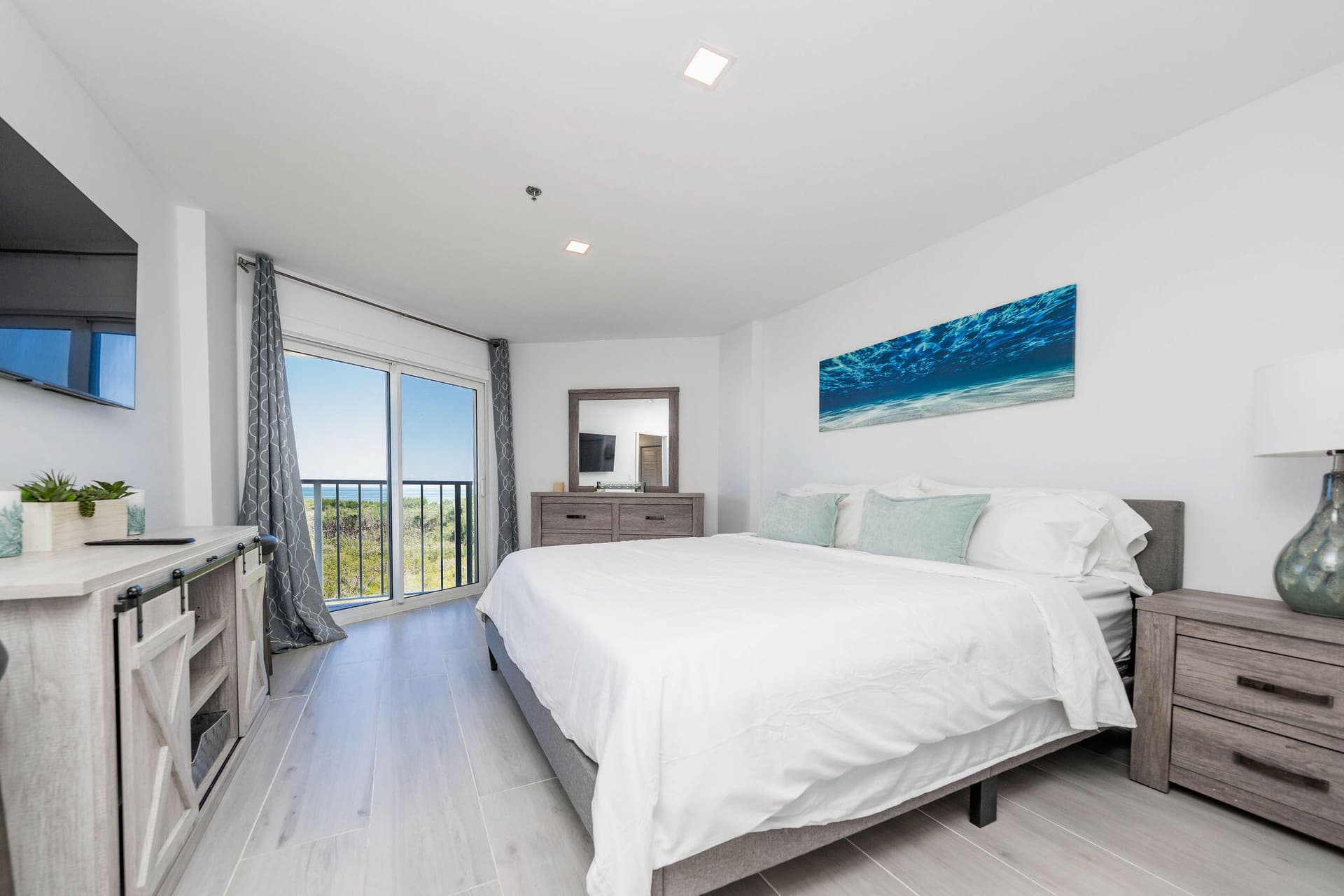 500 Burton Drive 2409 photo 16