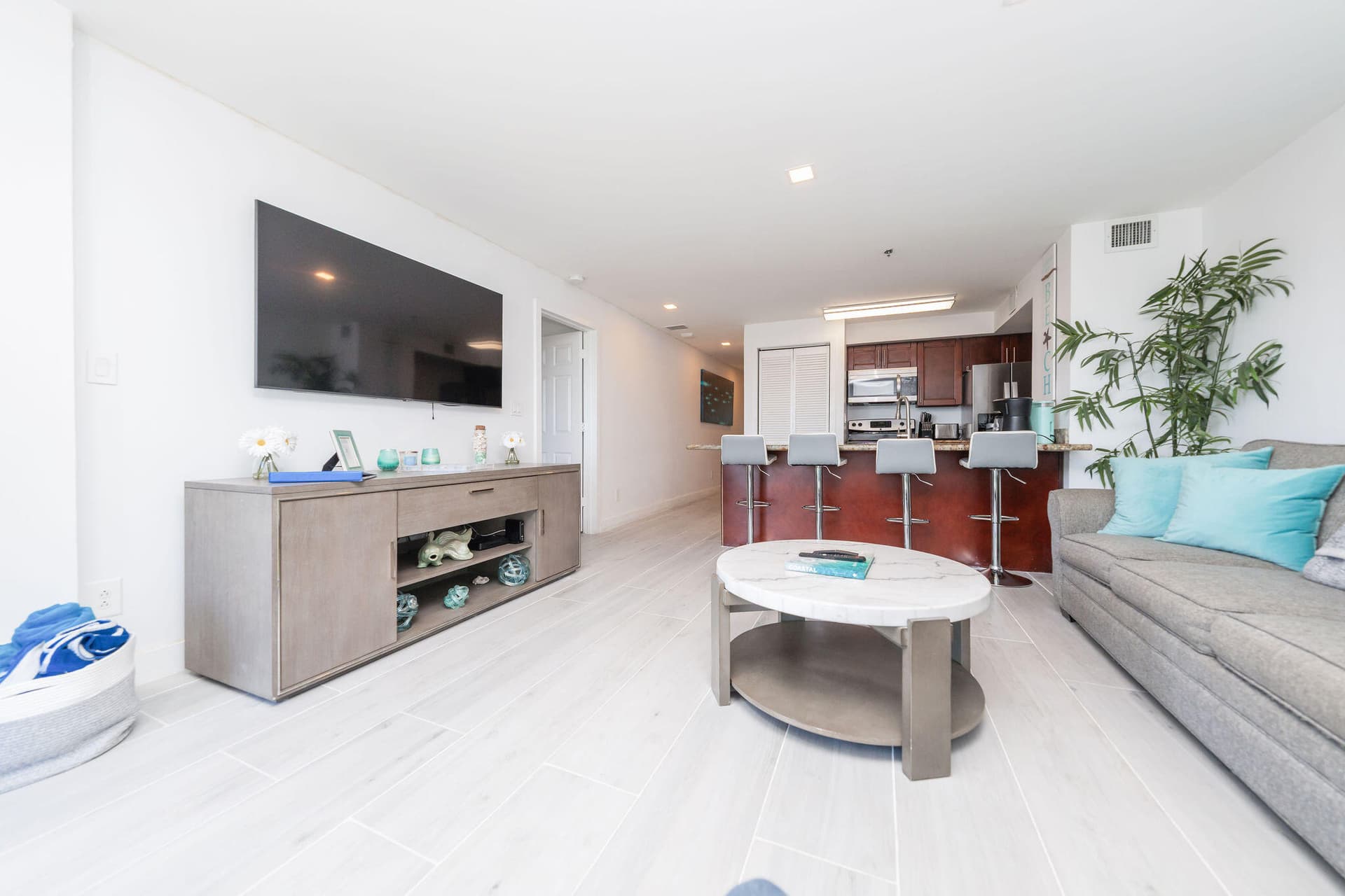 500 Burton Drive 2409 photo 12