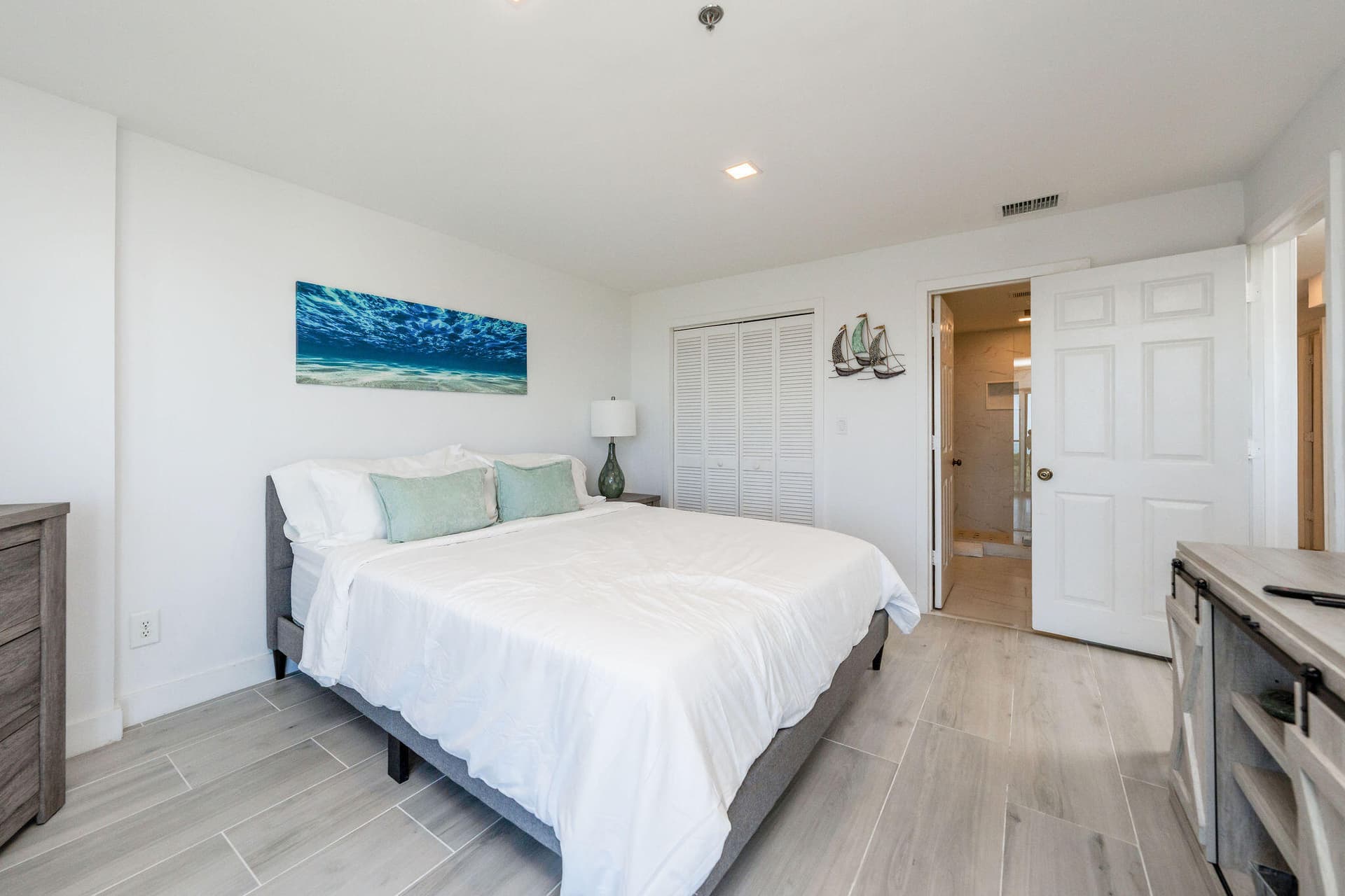 500 Burton Drive 2409 photo 21