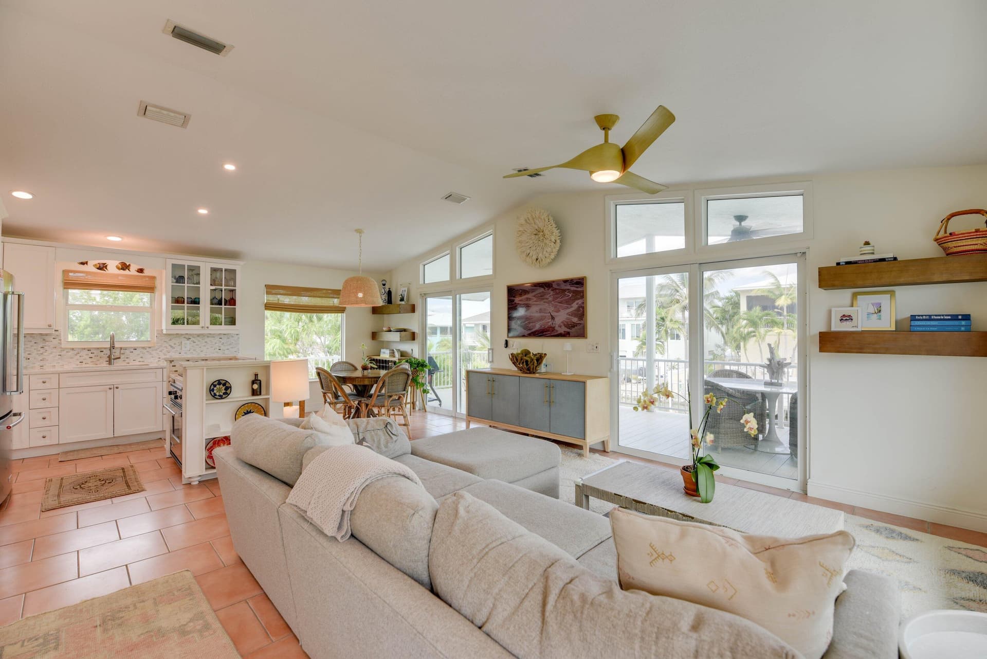 637 E Caribbean Drive photo 8