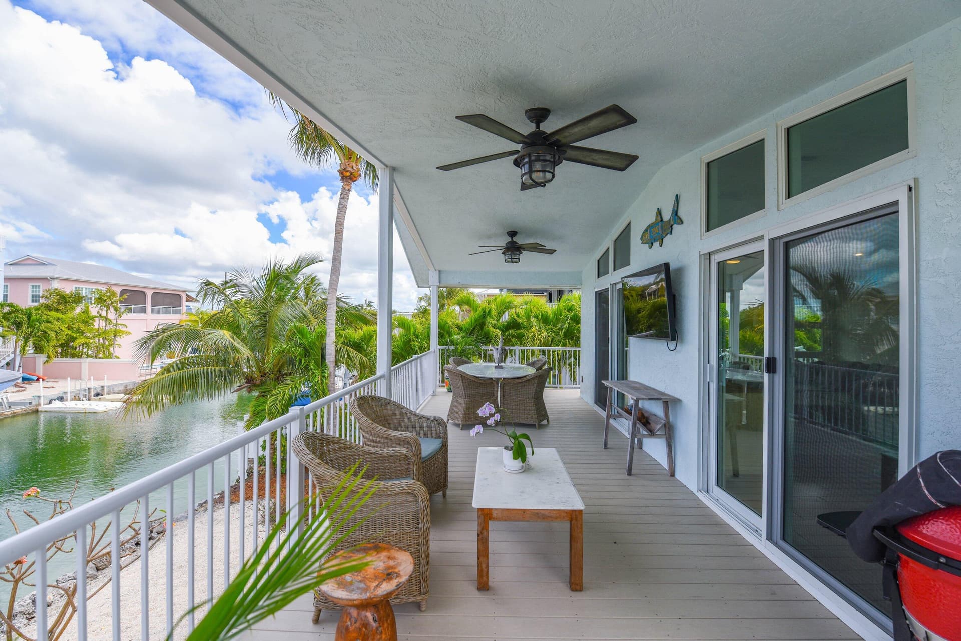637 E Caribbean Drive photo 2