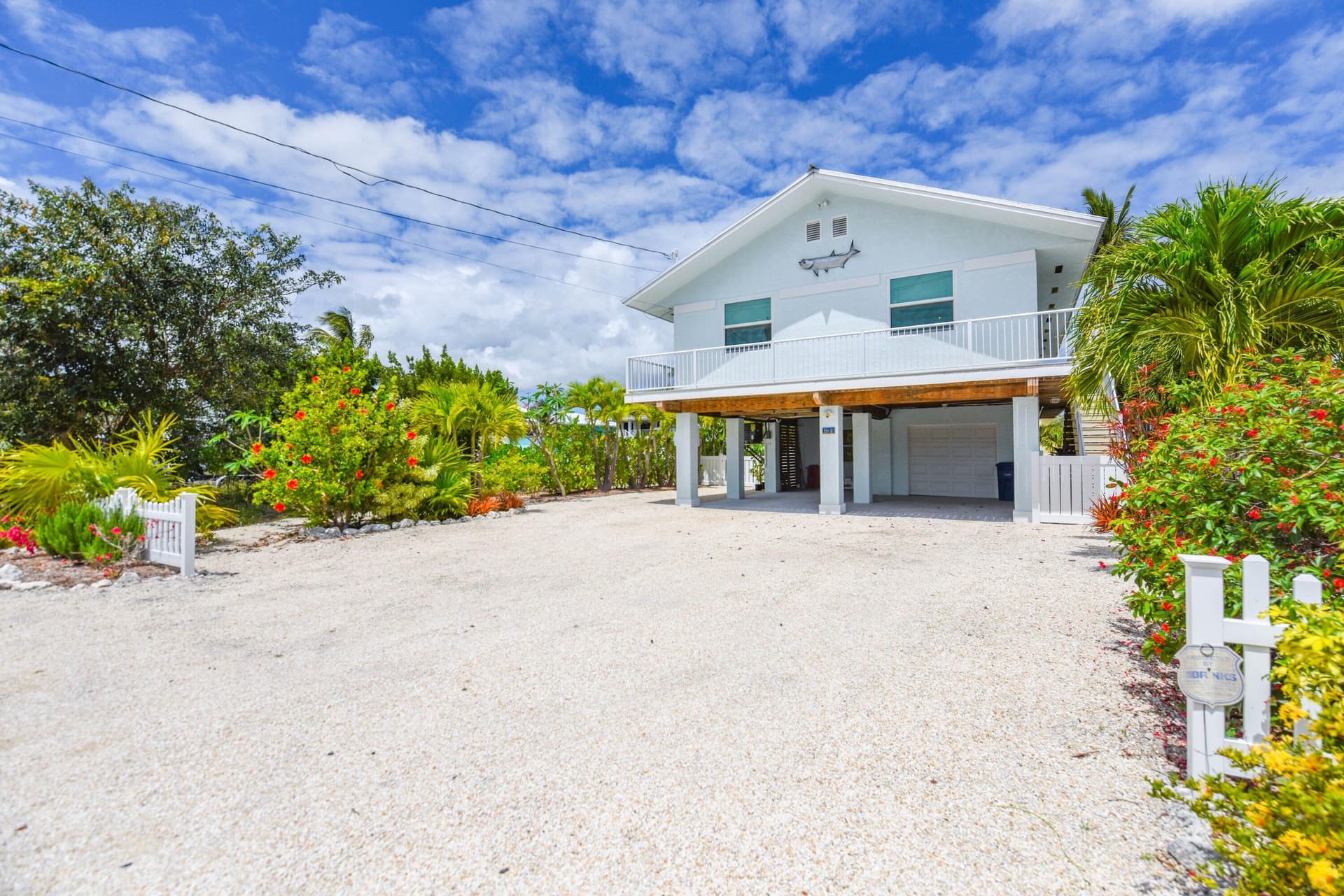 637 E Caribbean Drive photo 4