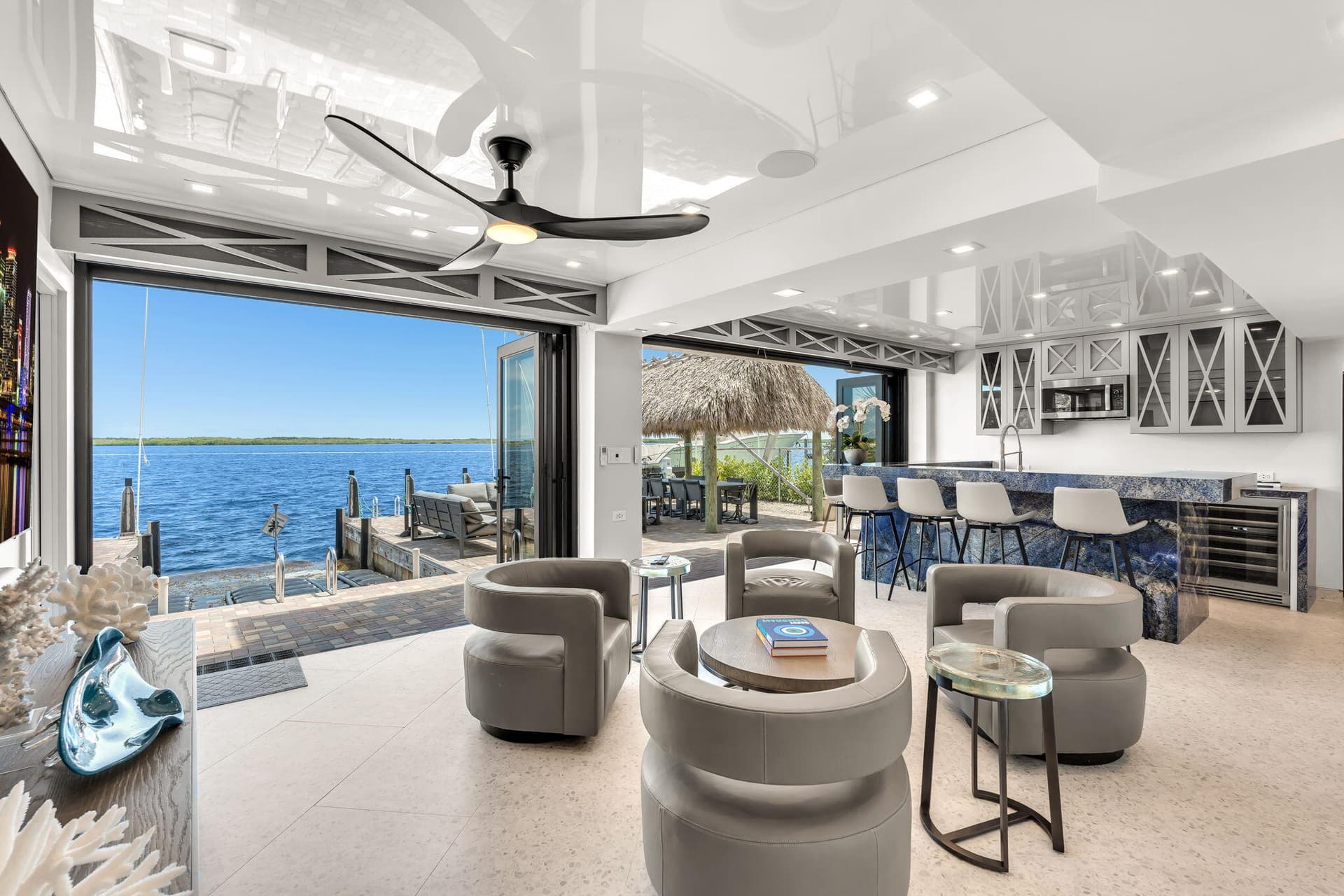 626 Island Drive photo 1
